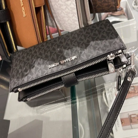 MICHAEL KORS LARGE DOUBLE ZIP WRISTLET PHONEHOLDER WALLET CLUTCH 
BLACK SIGNATUR - Picture 7 of 16